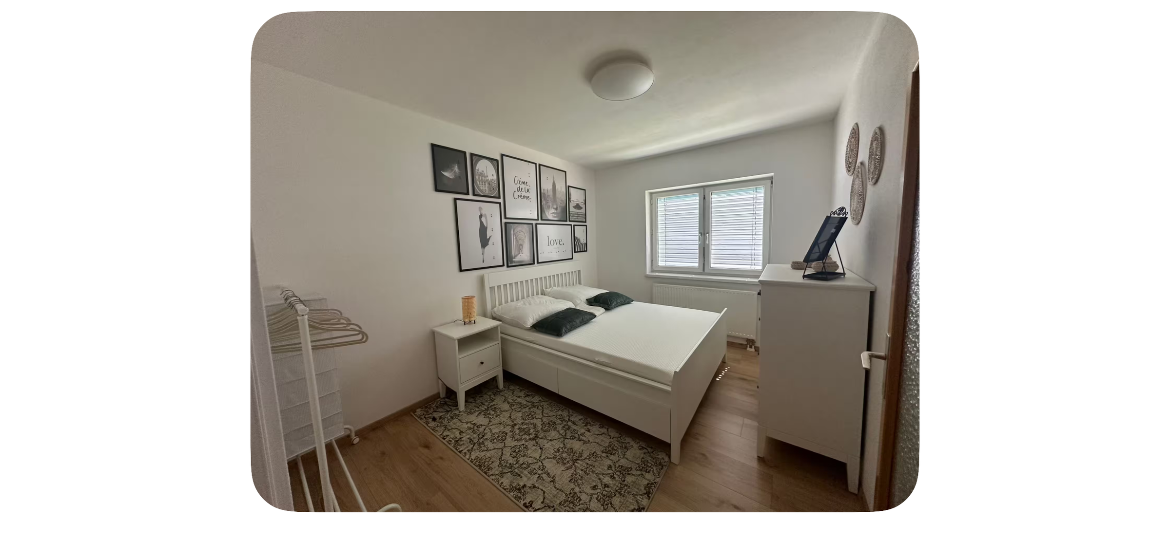 Bright bedroom with double bed & storage – 2-room apartment, short-term rental & temporary housing 1 to 6 months, Graz