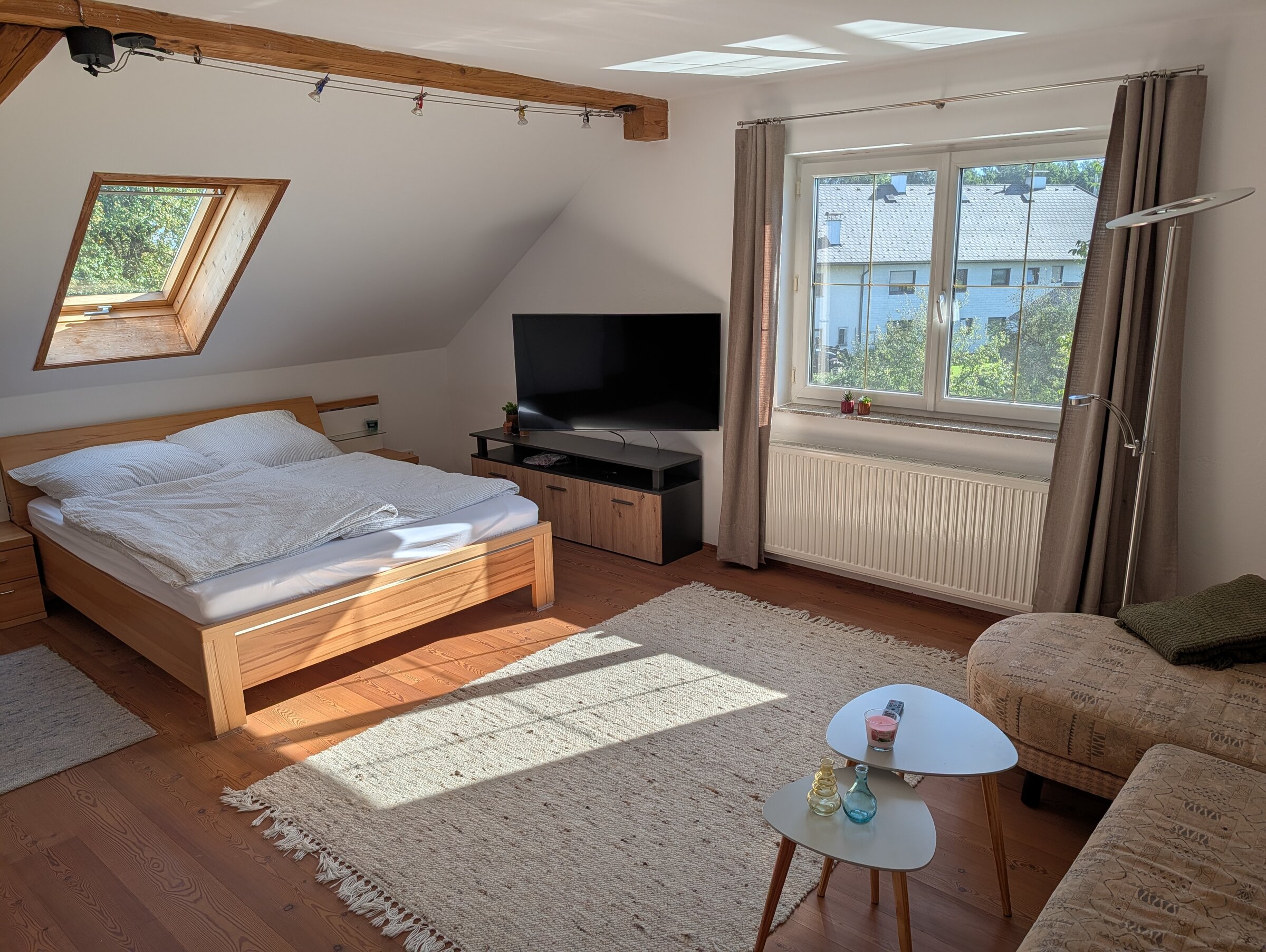 Wohn-/Schlafzimmer 2.OG