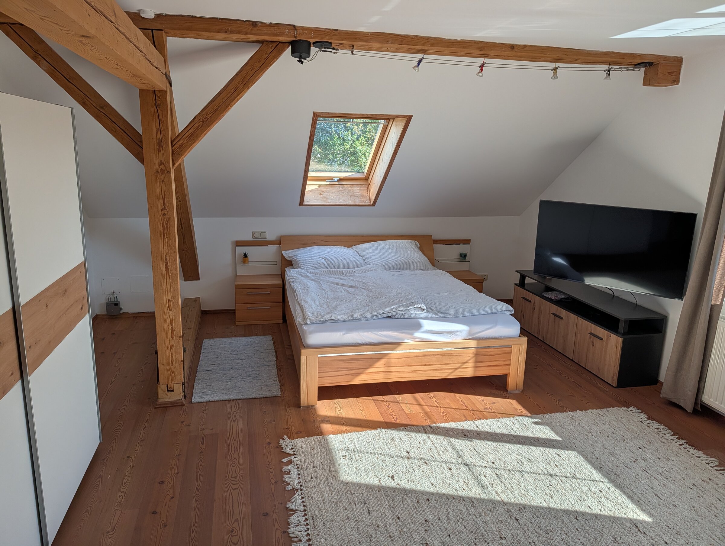 Wohn-/Schlafzimmer 2.OG