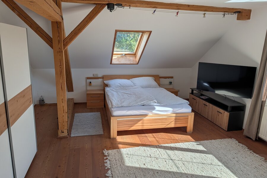 Wohn-/Schlafzimmer 2.OG