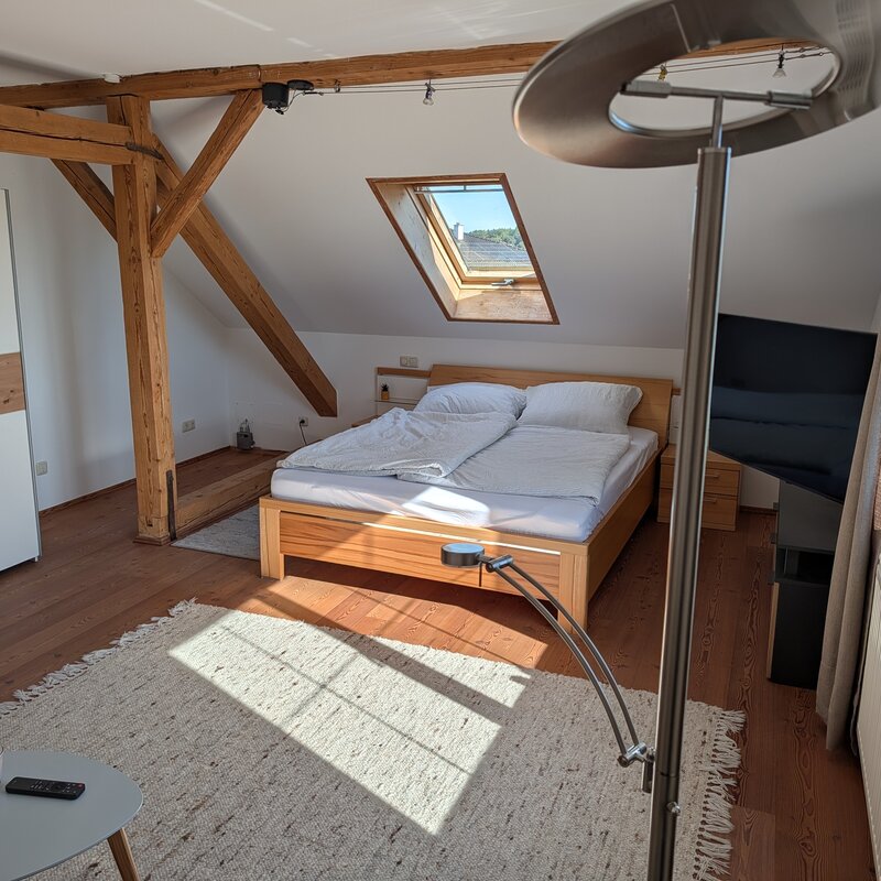 Wohn-/Schlafzimmer 2.OG