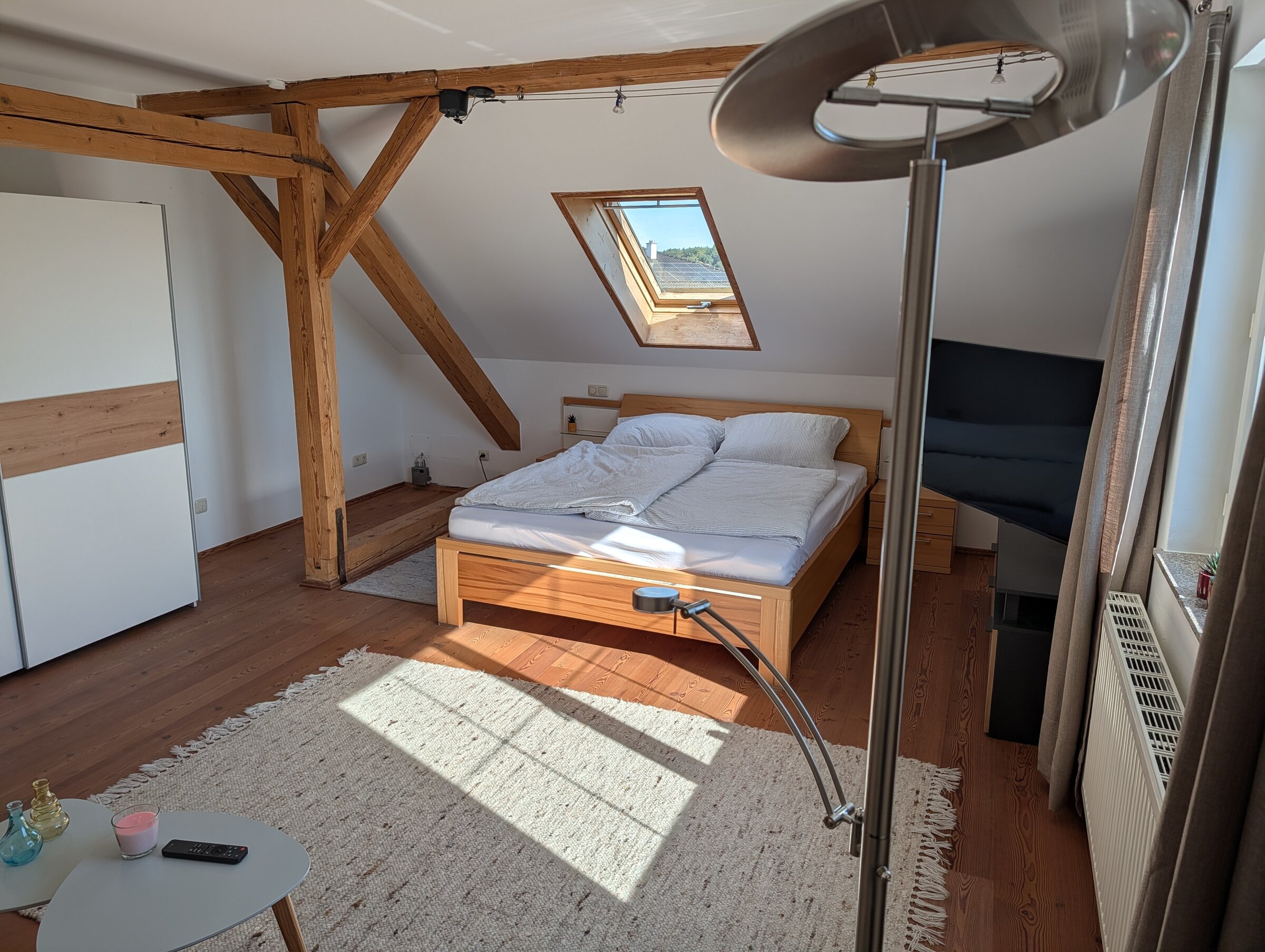 Wohn-/Schlafzimmer 2.OG