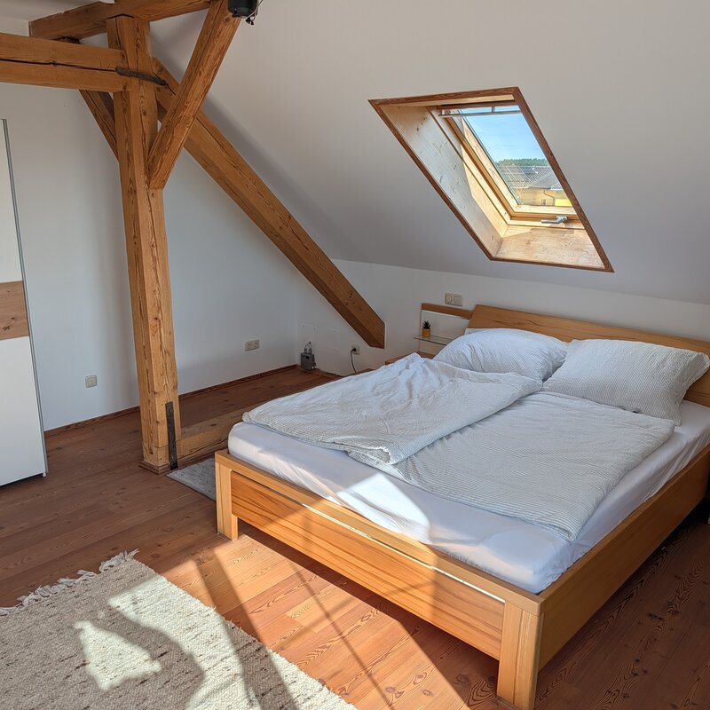Wohn-/Schlafzimmer 2.OG