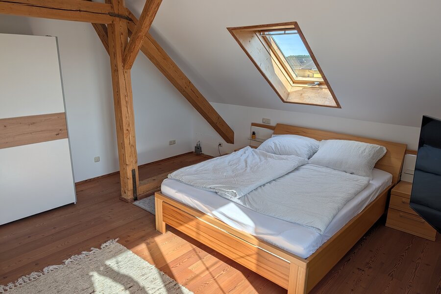 Wohn-/Schlafzimmer 2.OG