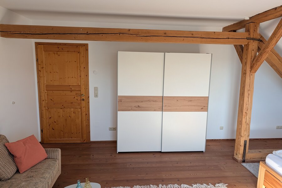 Wohn-/Schlafzimmer 2.OG