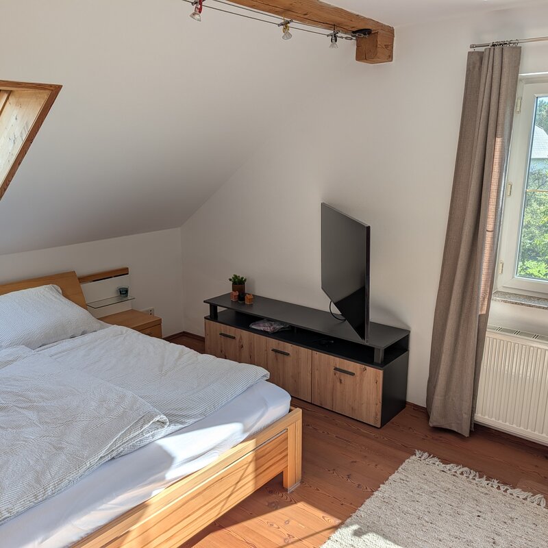Wohn-/Schlafzimmer 2.OG