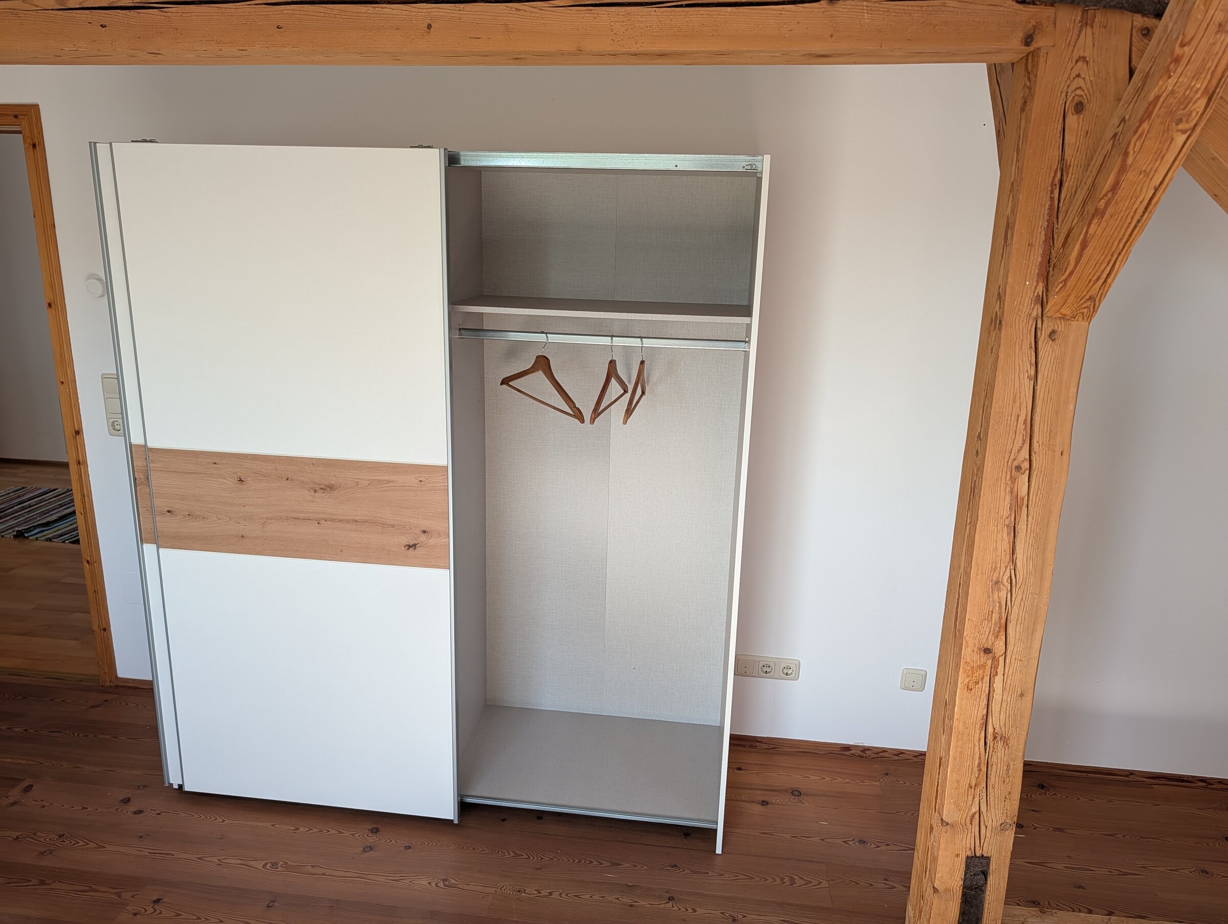 Wohn-/Schlafzimmer 2.OG