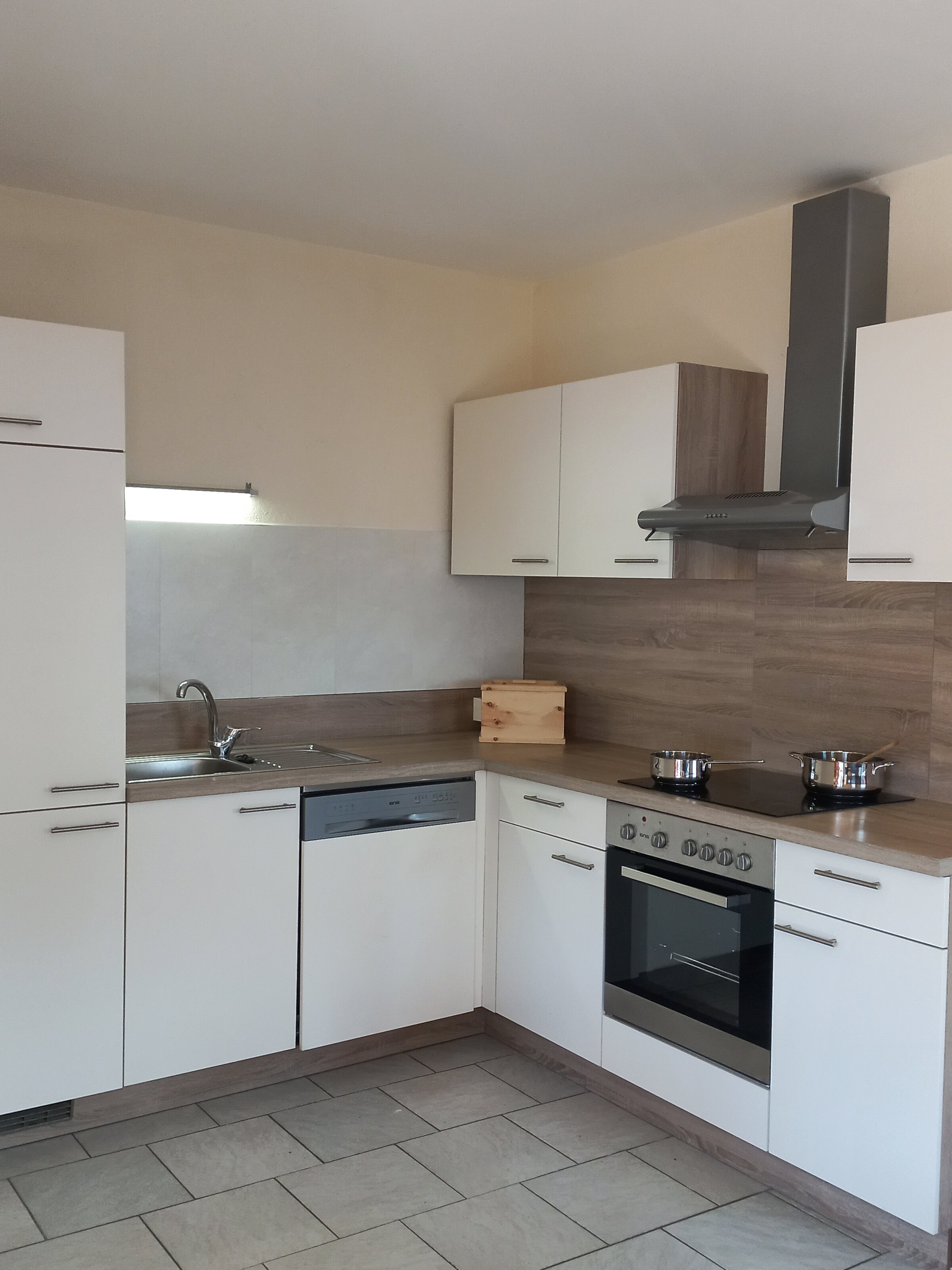 In der Küche ist alles vorhanden, um ein schönes Dinner zu bereiten