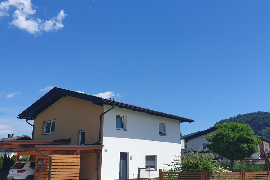 Außenansicht mit Carport | © A. Hahn