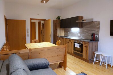 Wohnküche mit moderner Küche – 2-Zimmer-Wohnung zur Kurzzeitmiete, Wohnen auf Zeit 1 bis 6 Monate, Millstatt am See