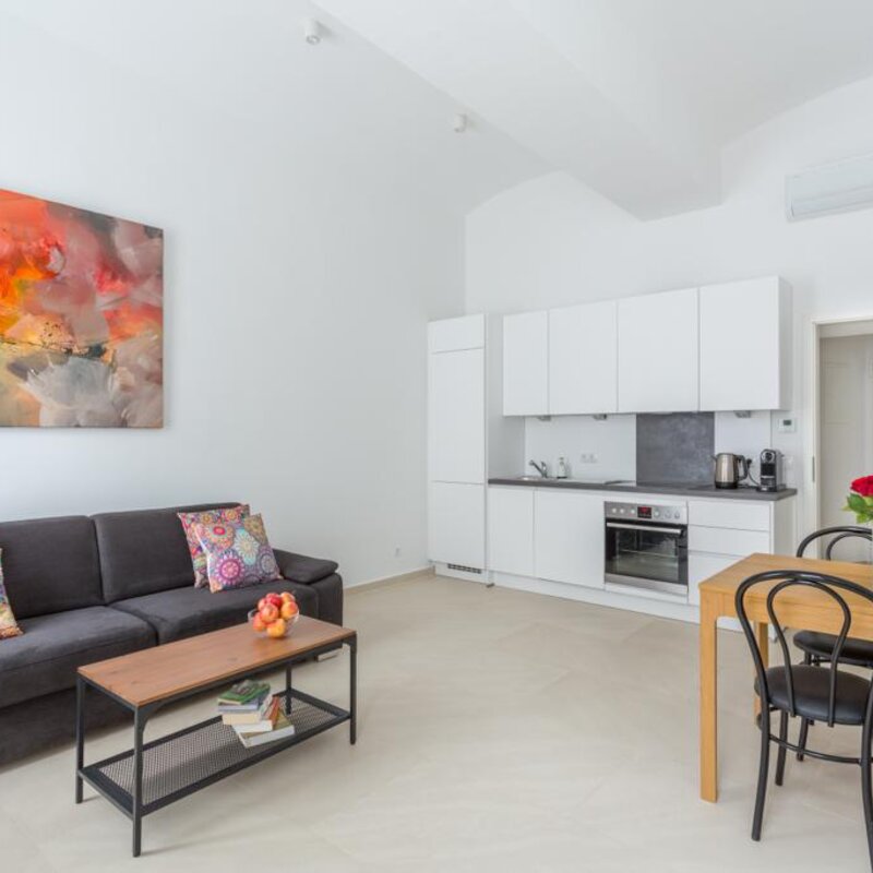 Wohnzimmer mit Küche 