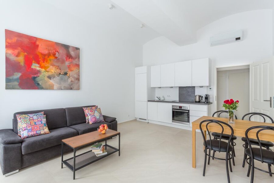 Wohnzimmer mit Küche 