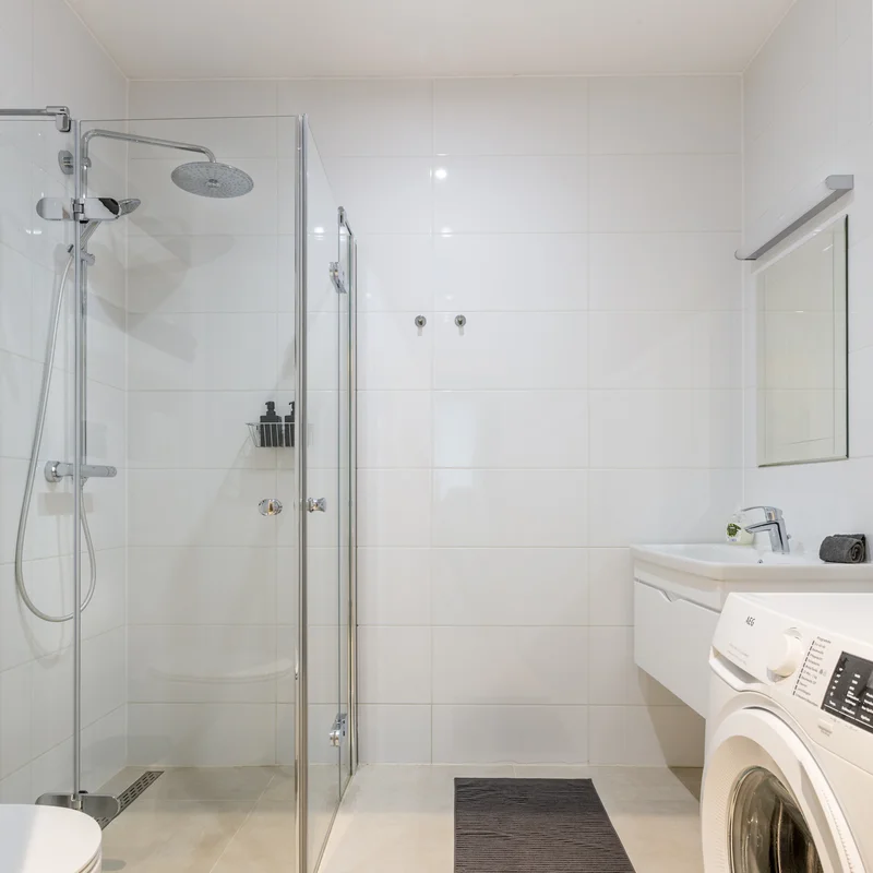 Badezimmer mit Waschmaschiene