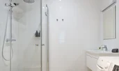 Badezimmer mit Waschmaschiene