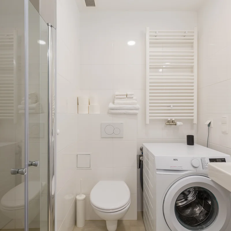 Badezimmer, WC, Waschmaschiene, Waschbecken