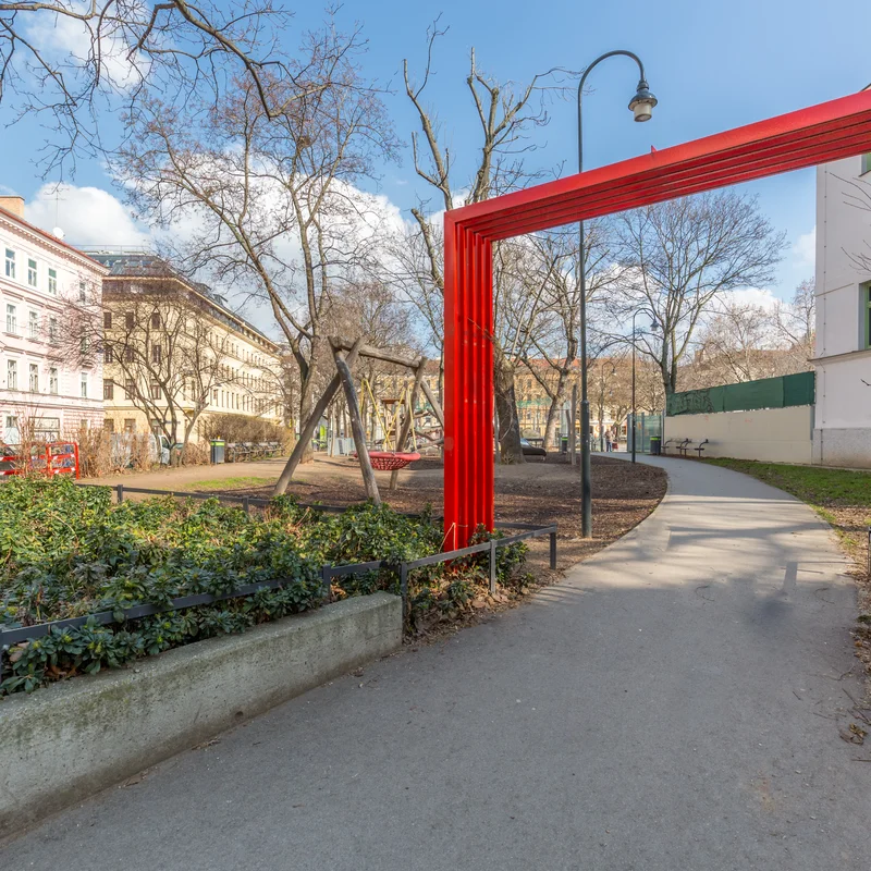 Eingang vom Park nebenan