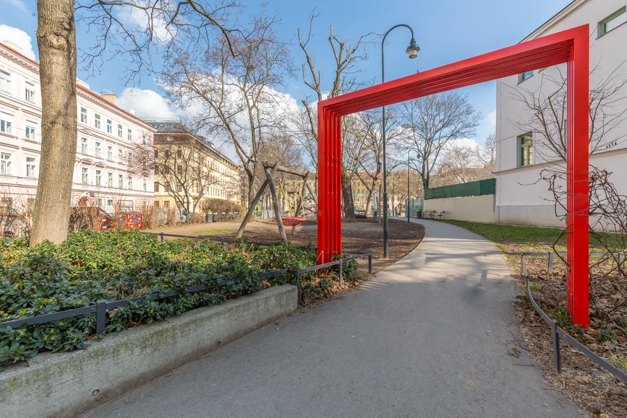 Eingang vom Park nebenan