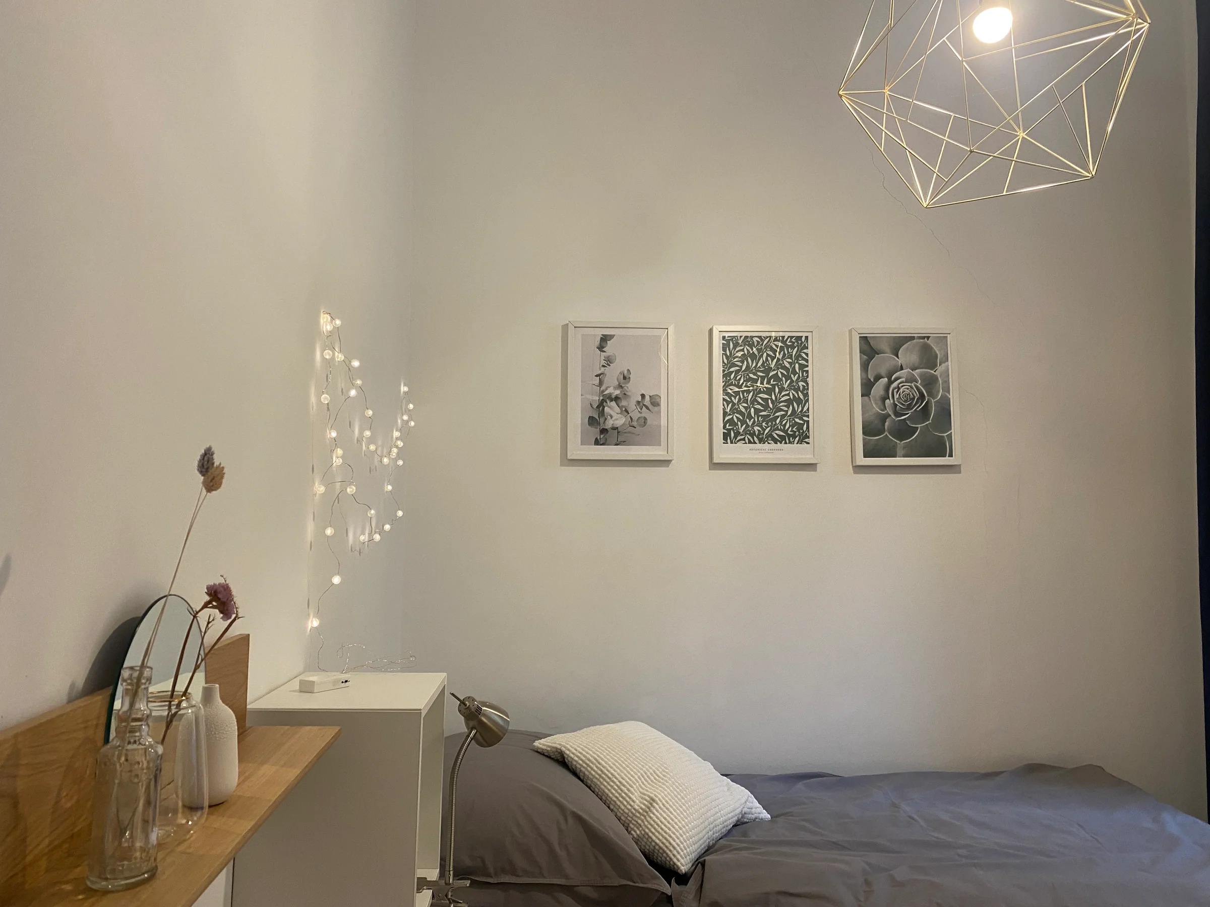 Einzelzimmer mit Arbeitsplatz