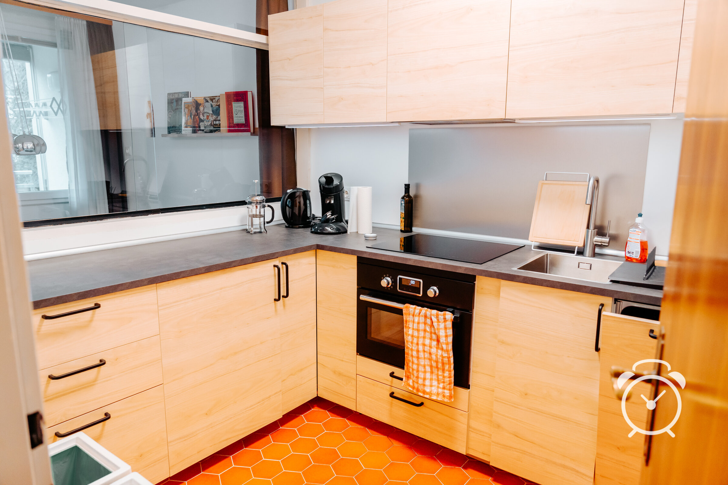 Kitchen with window-wide hatch