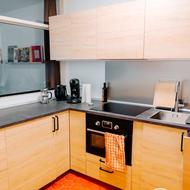 Küche mit Durchreiche