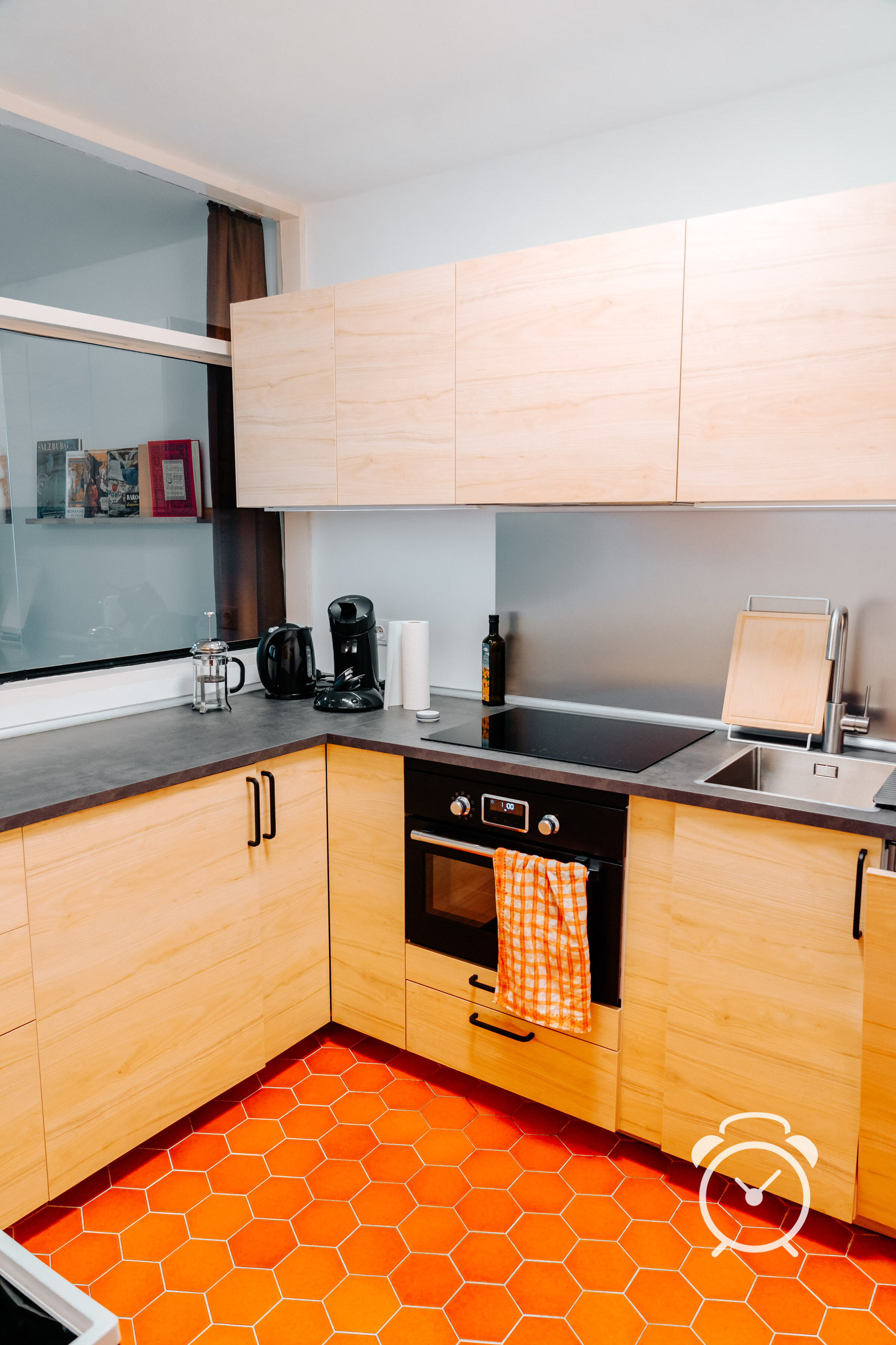 Kitchen with window-wide hatch