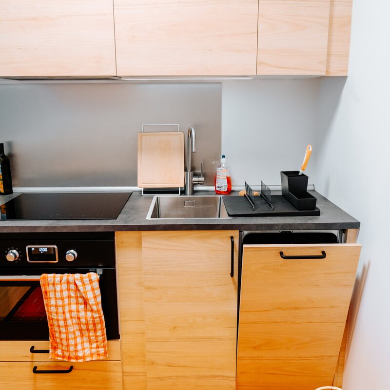 Küche mit Durchreiche