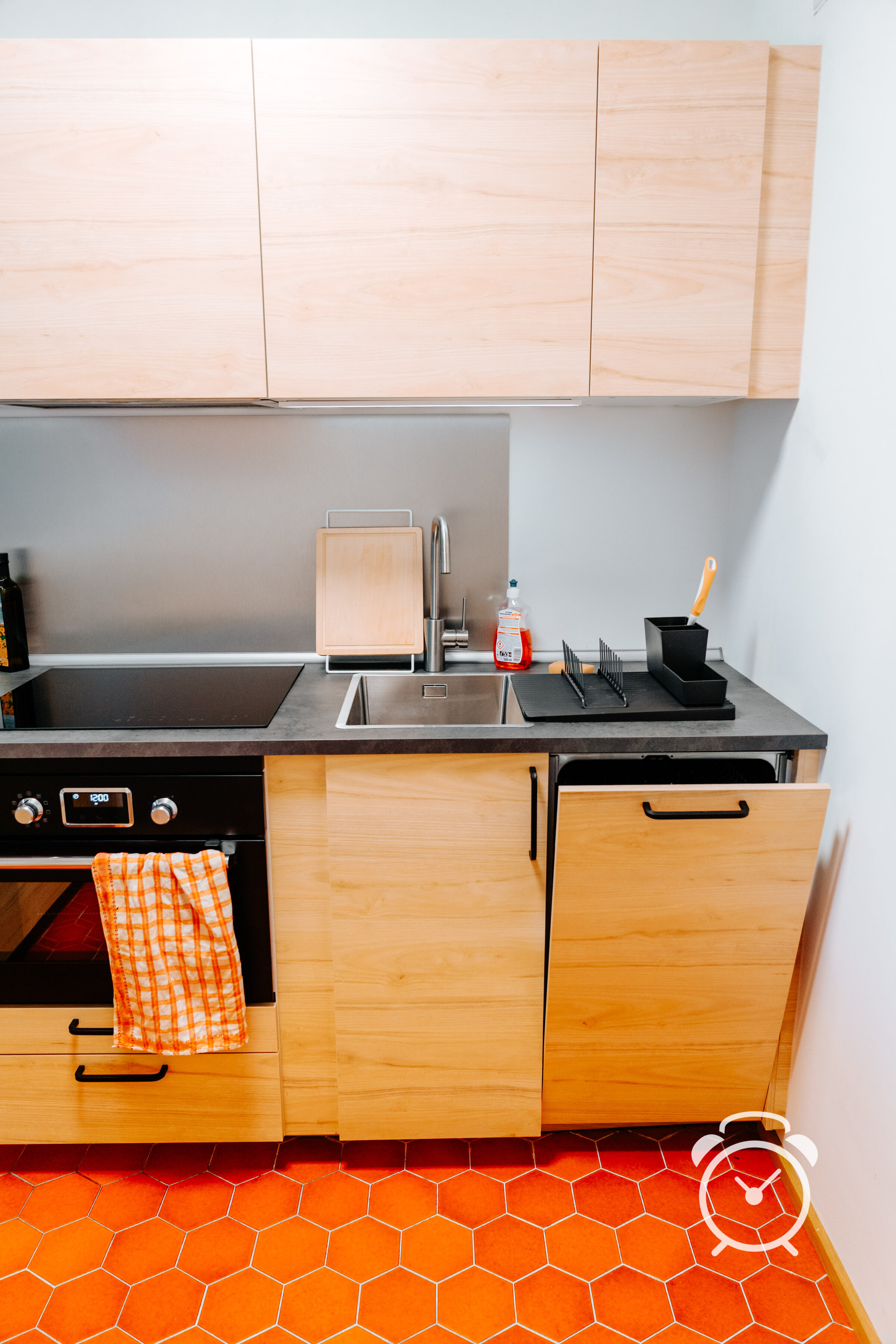 Kitchen with window-wide hatch