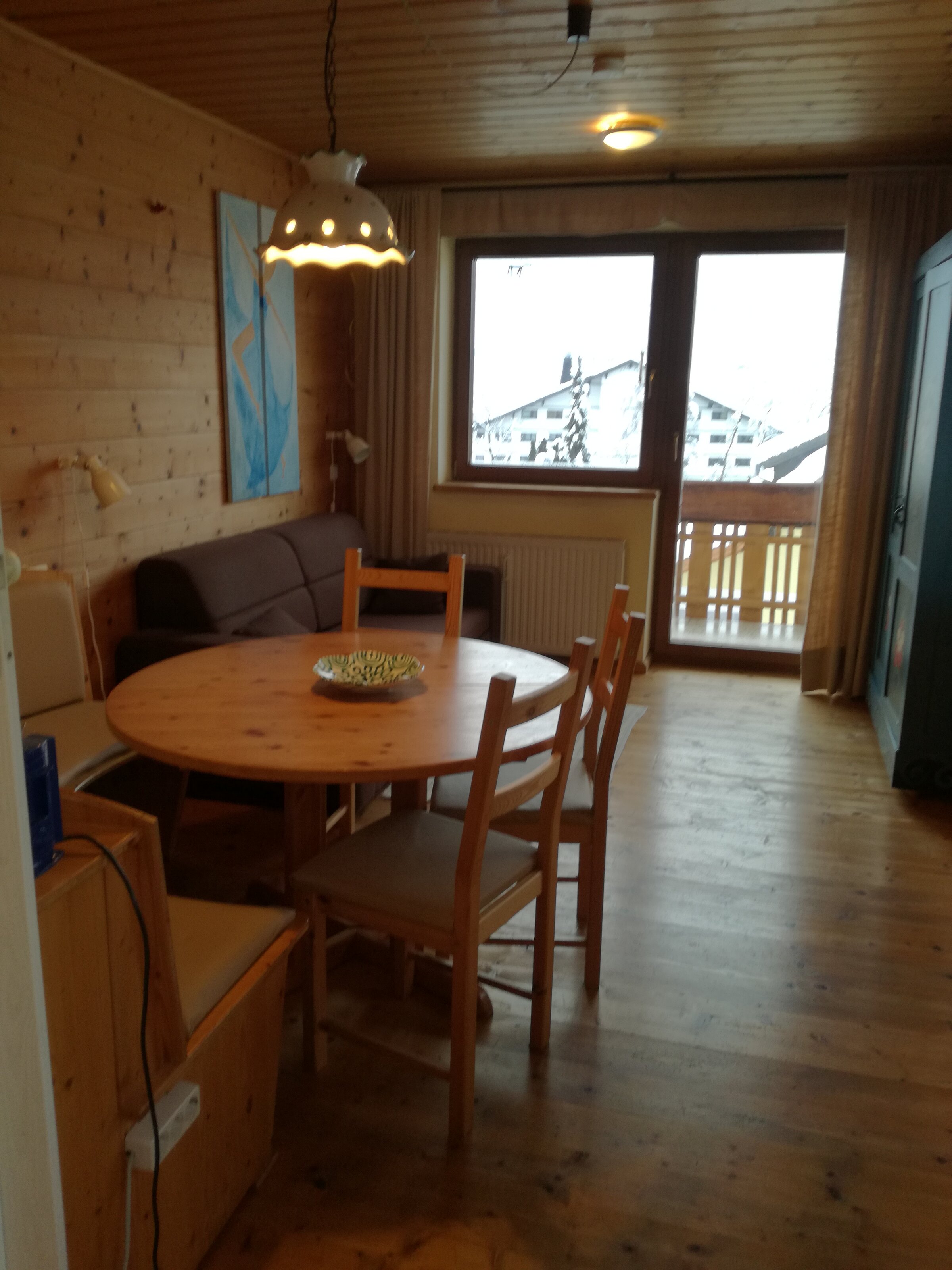 Wohnzimmer Blick zum Balkon