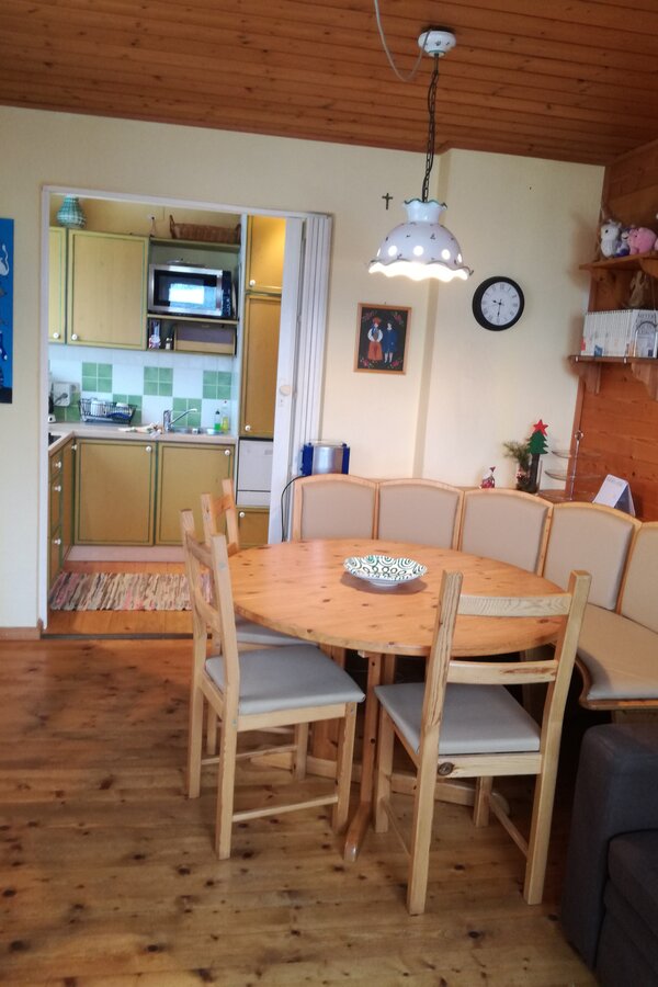 Wohnzimmer Eßtisch Richtung Küche