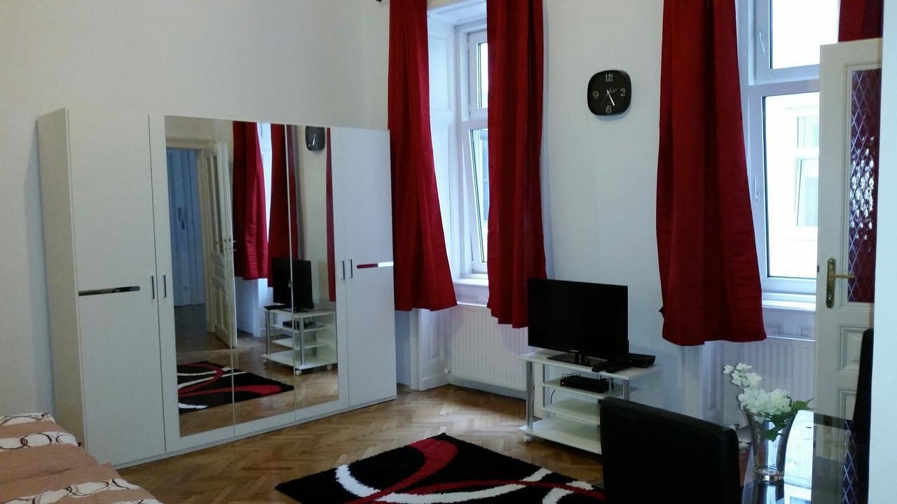 Wohn und Schlafzimmer