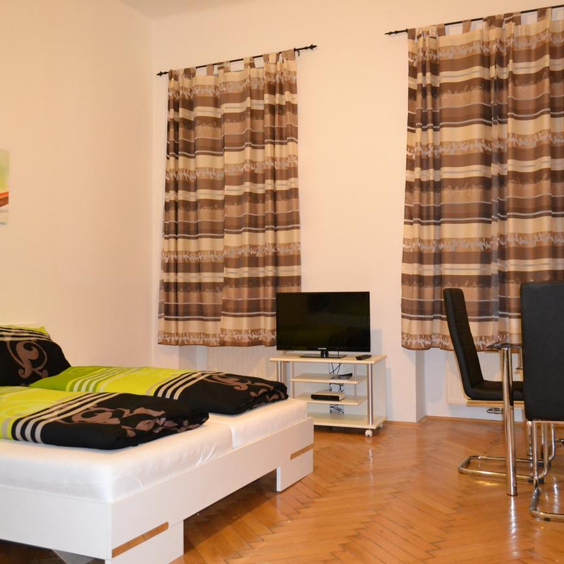 Wohn und Schlafzimmer