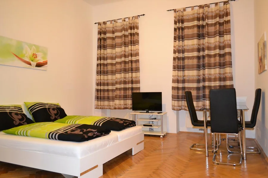 Wohn und Schlafzimmer