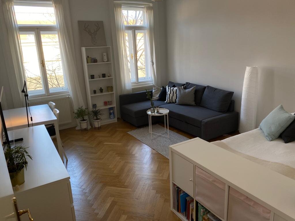 Helle 1-Zimmer Wohnung mit Parkett & Sofa – Kurzzeitmiete Wien, Wohnen auf Zeit für 1 bis 6 Monate