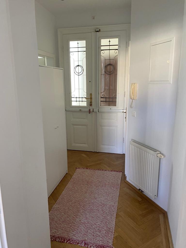 Eingang mit Waschmaschine und Garderobe  | © Bettina Winert 