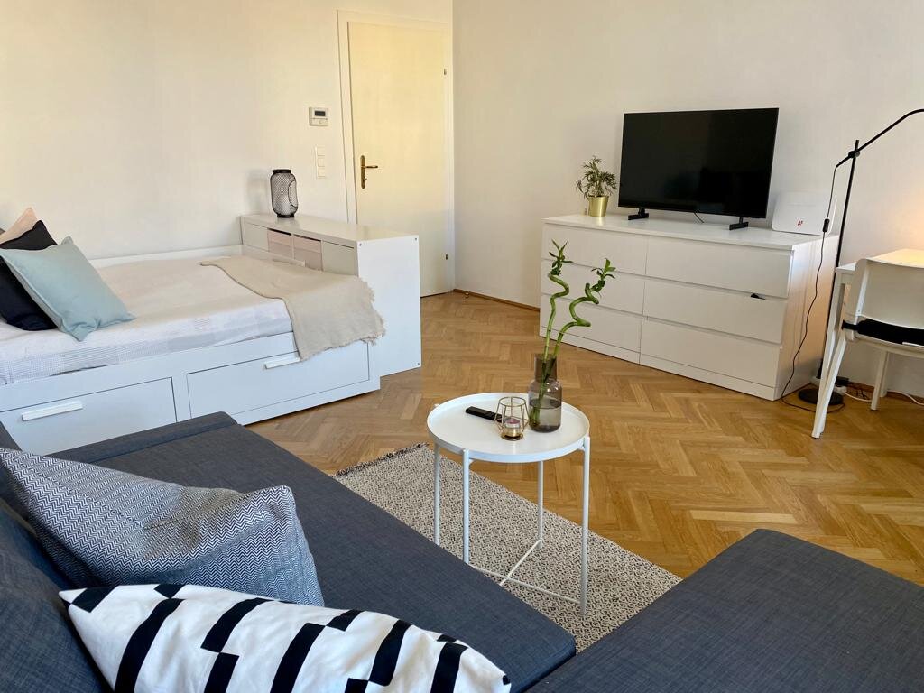 Main room with bed  | © Bettina Winert 