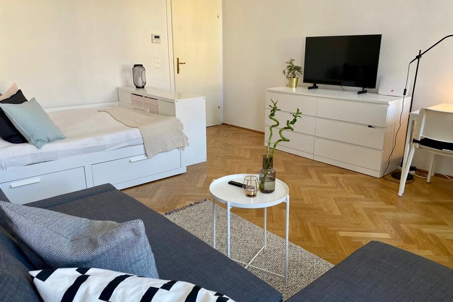 Main room with bed  | © Bettina Winert 