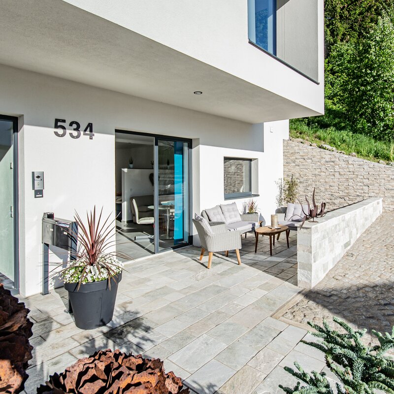 Eingangsbereich mit Terrasse