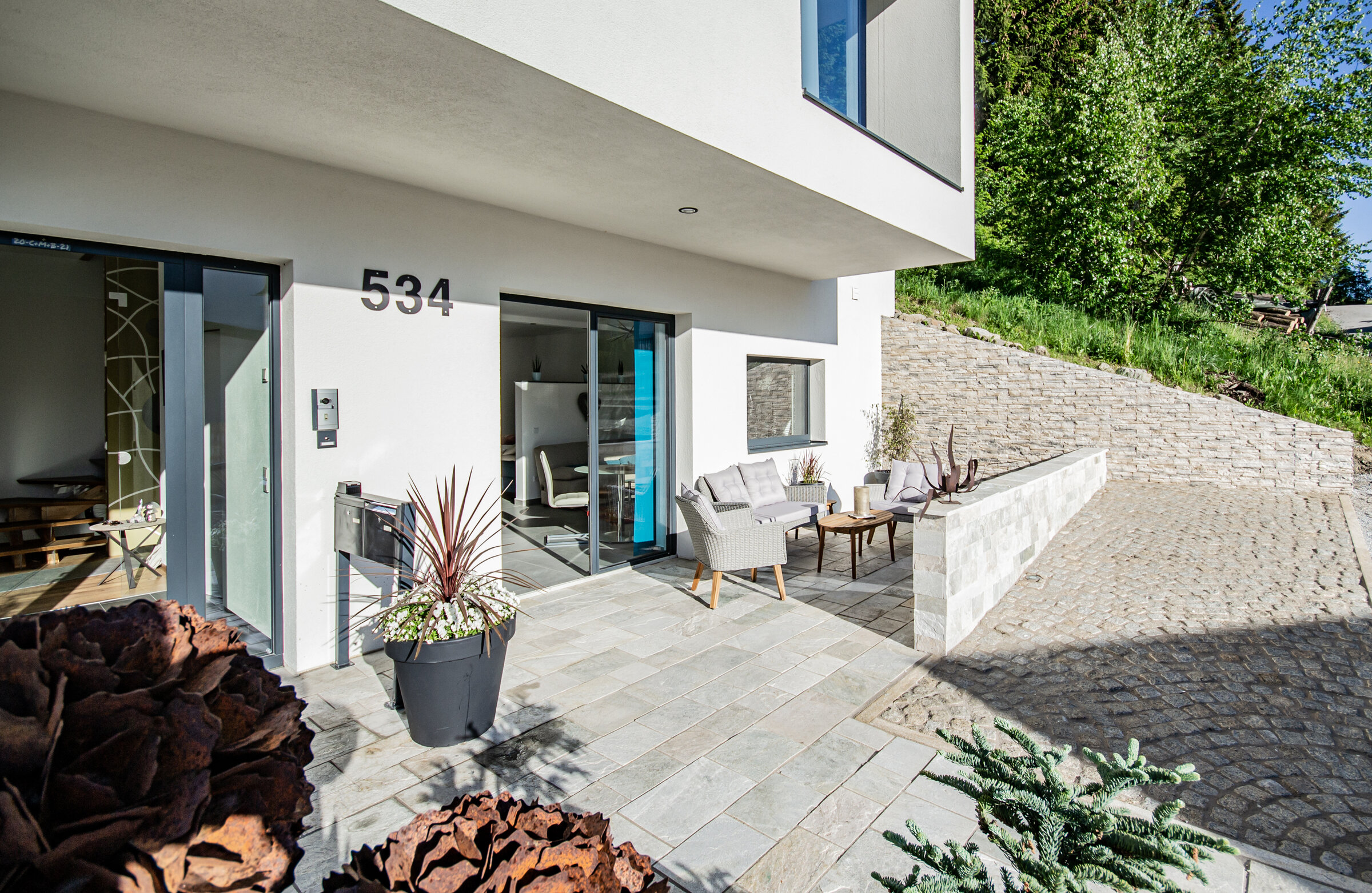 Eingangsbereich mit Terrasse