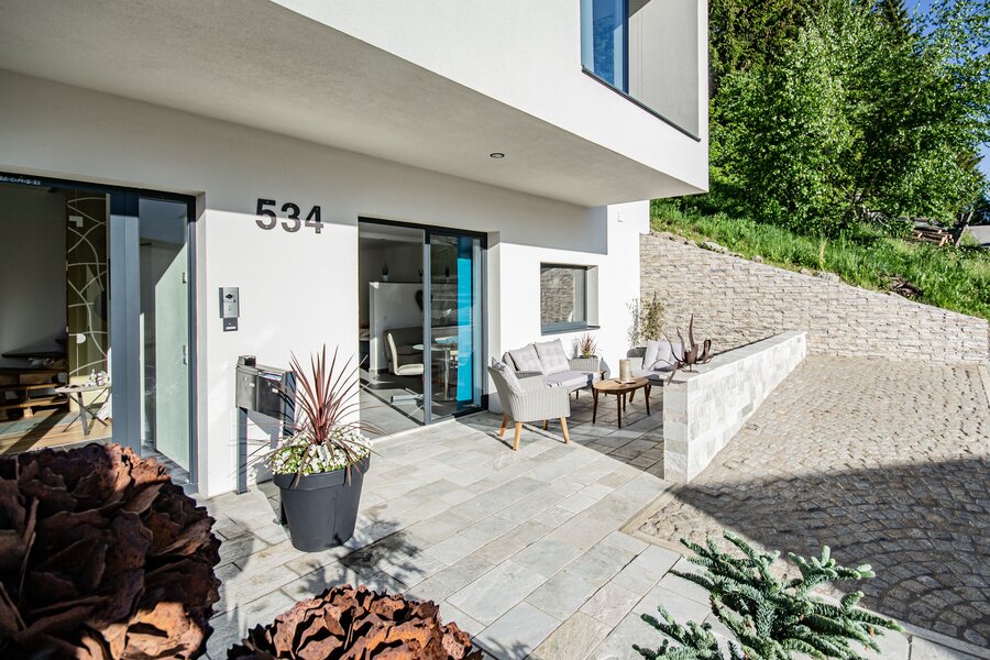 Eingangsbereich mit Terrasse