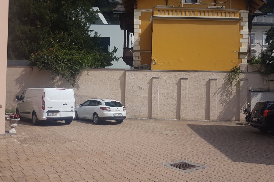 Parkmöglichkeit nach Absprache im Innenhof