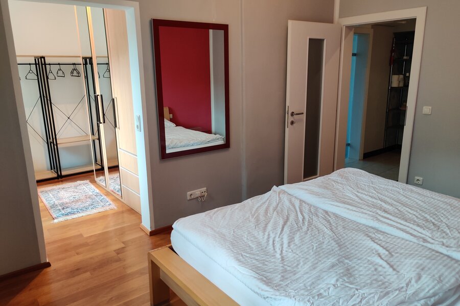 Schlafzimmer 1 mit Ankleideraum