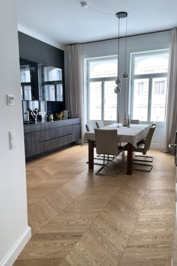 Vollausgestattete Küche inkl Esszimmer