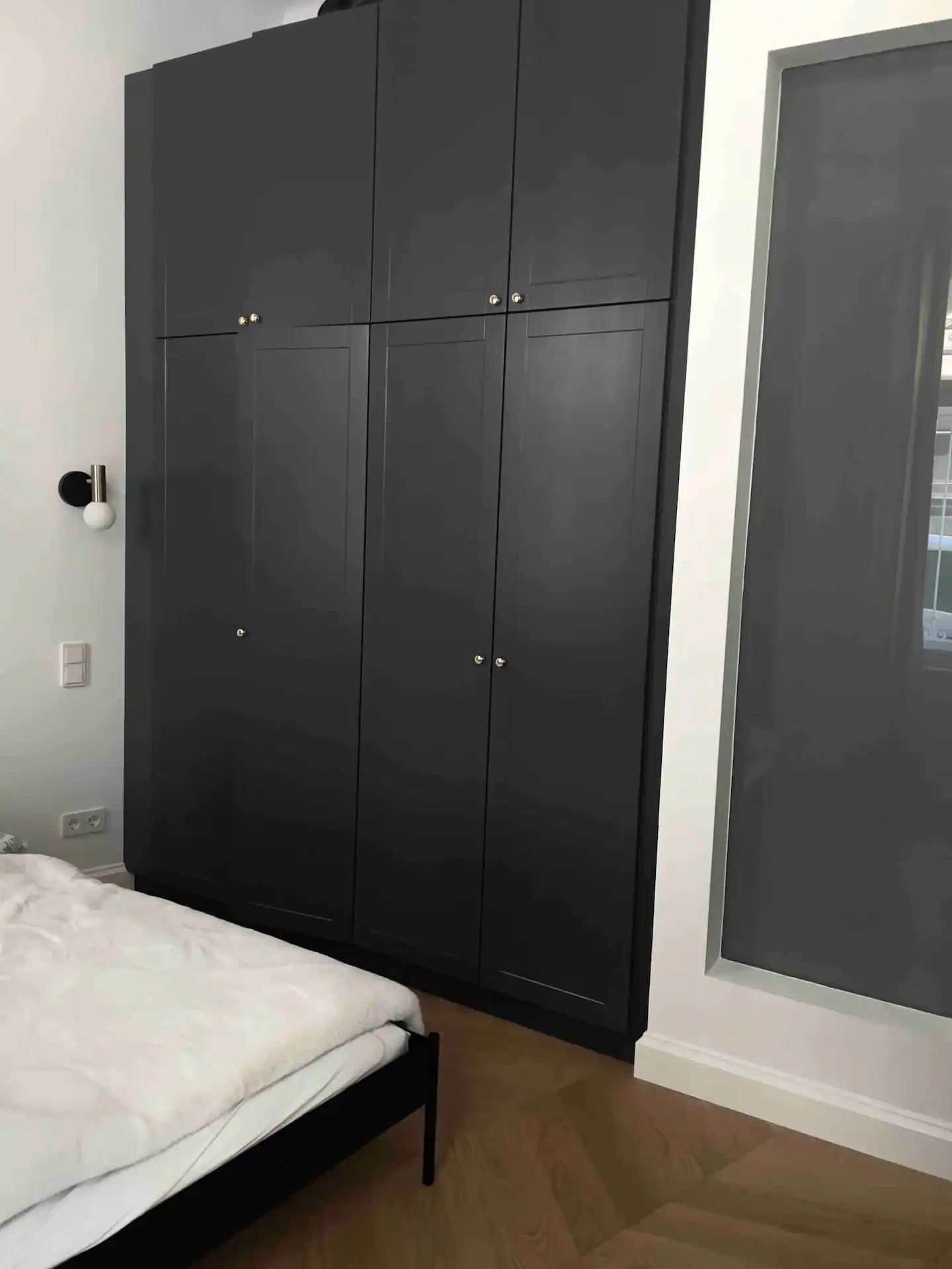 geräumiger Kasten im Schlafzimmer