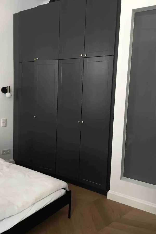 geräumiger Kasten im Schlafzimmer