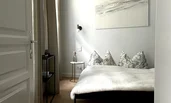 Schlafzimmer mit 1,6m x 2m Bett