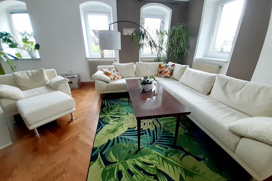 Helles Wohnzimmer mit Altbaucharme: 3-Zimmer Wohnung zur Kurzzeitmiete & Wohnen auf Zeit für 1 bis 6 Monate in Kallham