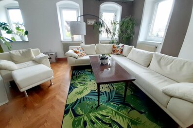 Helles Wohnzimmer mit Altbaucharme: 3-Zimmer Wohnung zur Kurzzeitmiete & Wohnen auf Zeit für 1 bis 6 Monate in Kallham