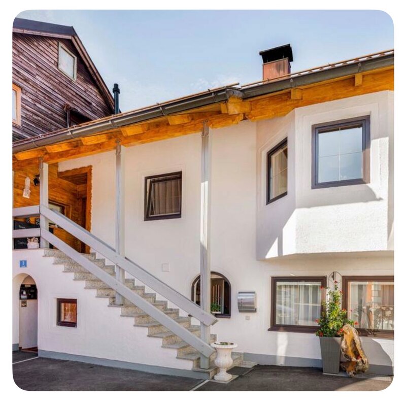 Gepflegtes Haus mit Außentreppe in Puch – 3-Zimmer Wohnung zur Kurzzeitmiete, Wohnen auf Zeit für 1 bis 6 Monate.