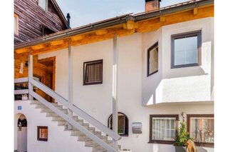 Gepflegtes Haus mit Außentreppe in Puch – 3-Zimmer Wohnung zur Kurzzeitmiete, Wohnen auf Zeit für 1 bis 6 Monate.
