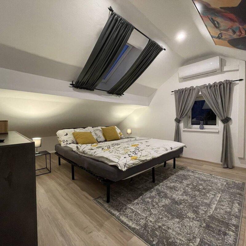 Aktuelle Ausstattung 3 Einzelbett / Kann zu einem Doppelbett umfunktioniert werden 